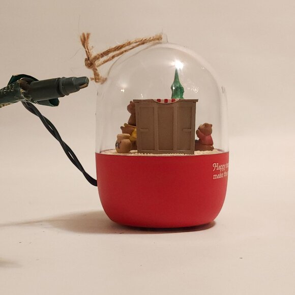 ADORABLE Hallmark Jingle Bears Light and Motion Ornament Hallmark Magic 1988 - Picture 5 of 11